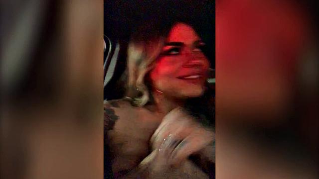 Кармен Карма сосёт член и удивляет своим умением.