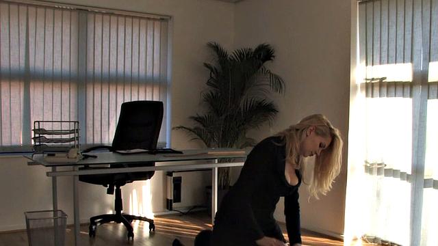 Whipping CFNM Domina Trampling Sub in Office