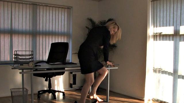 Whipping CFNM Domina Trampling Sub in Office
