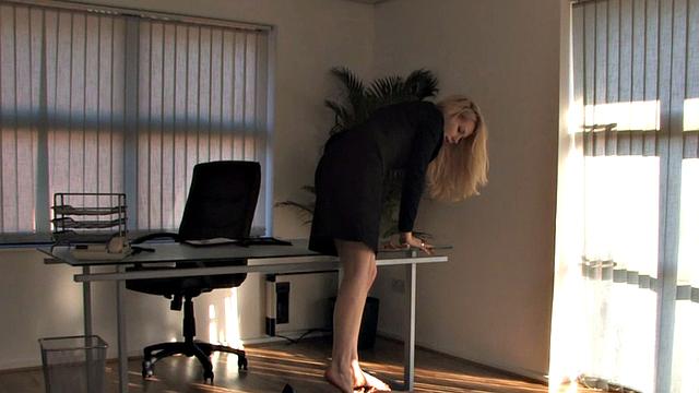 Whipping CFNM Domina Trampling Sub in Office