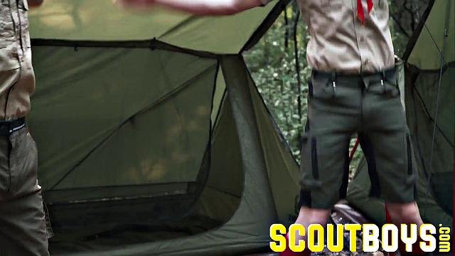 жесткая мужская разборка: безумный тройничок на природе