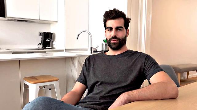 HUNT4K. Smart hunter manages to fuck new dazzling GF after shower