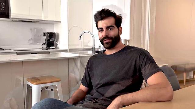 HUNT4K. Smart hunter manages to fuck new dazzling GF after shower