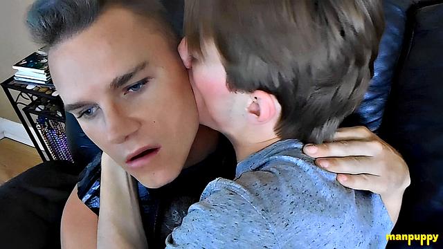 Passionate Gay Kisses Featuring Jessie & Leo - Jessie Russel & Leo Blue