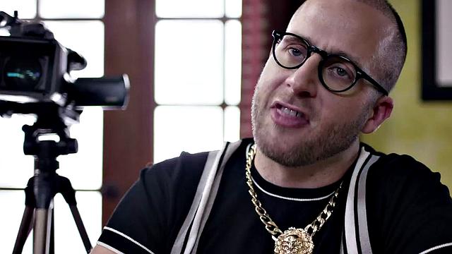 Bisexuals enjoy pounding busty MILF in threesome fucking