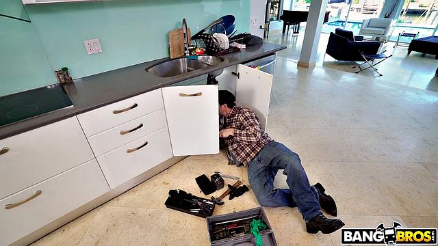 Victoria Cakes Fucks Plumber