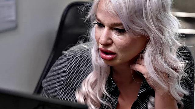 Big tit blonde London River fucks IT guy while waiting for her Cyber Monday order to arrive