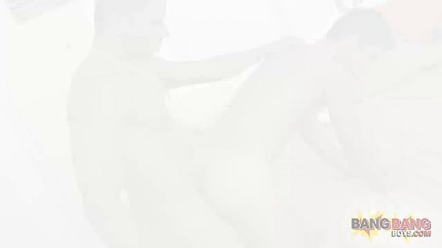 Marcelo Mastro bangs Tony