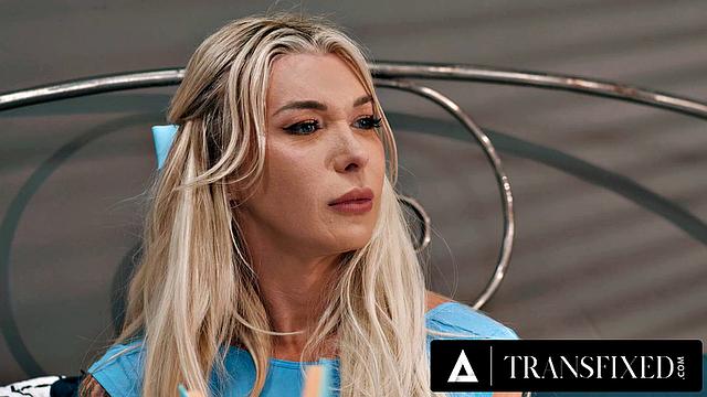 TRANSFIXED - Ashley Lane Surprises Hot Roommate Aubrey Kate With A Sexy Panties Gift