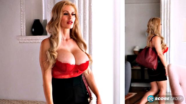 Busty MILF Casca Akashova's routine