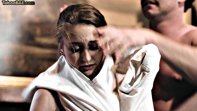 Petite chick pussydrilled hard in 3some 