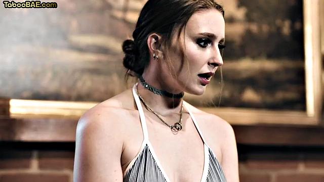 Petite chick pussydrilled hard in 3some 