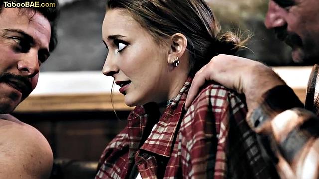 Petite chick pussydrilled hard in 3some 