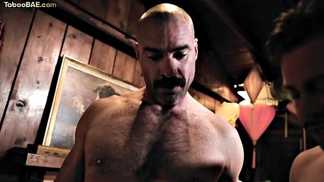 Petite chick pussydrilled hard in 3some 