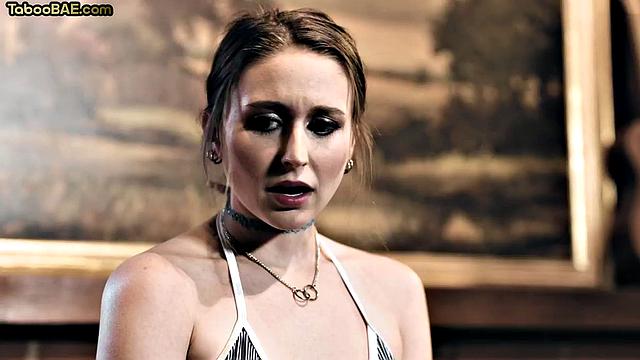 Petite chick pussydrilled hard in 3some 