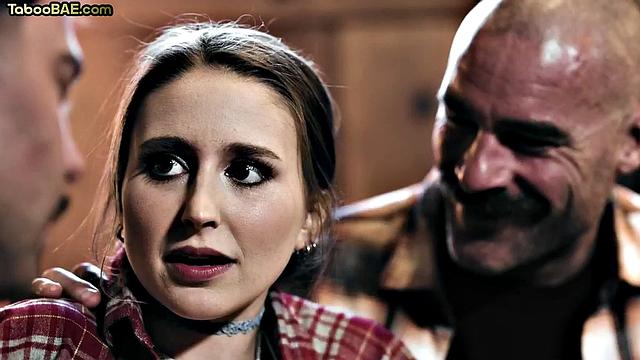 Petite chick pussydrilled hard in 3some 