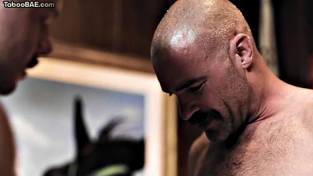 Petite chick pussydrilled hard in 3some 