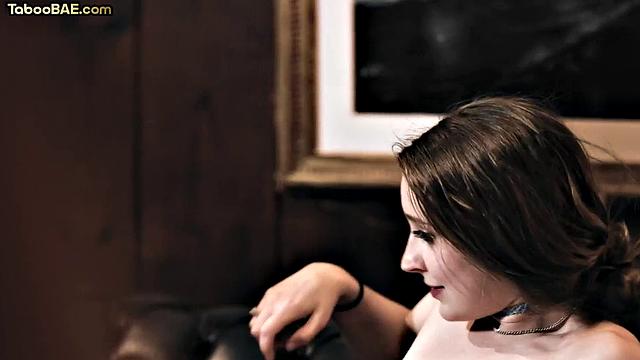 Petite chick pussydrilled hard in 3some 