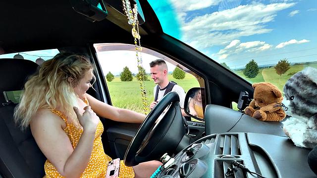 Short backpacker picked to fuck cockhungry MILF