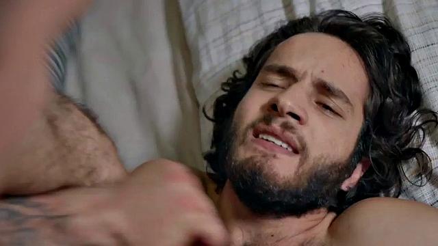 Bisexuals love fucking hard in a 3way with petite