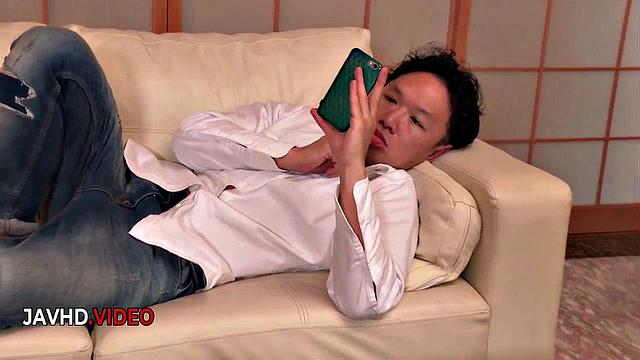 Sexy Asian babe Yui Hatano gives killer blowjob on huge cock