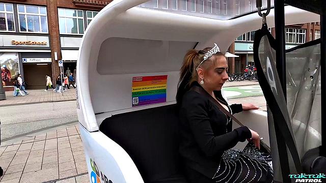 Bella B дрочит и трахается с азиатом на камеру, крупные сиськи и гладкая киска в деле.