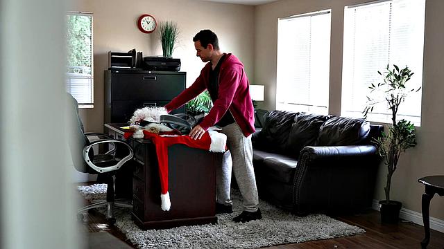 Сирен Де Мер устроила праздник - чулки полны, настроение на секс на высоте.