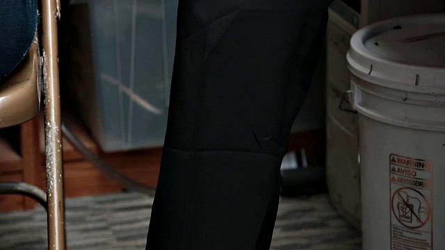 Секретарша обслуживает весь офис после работы