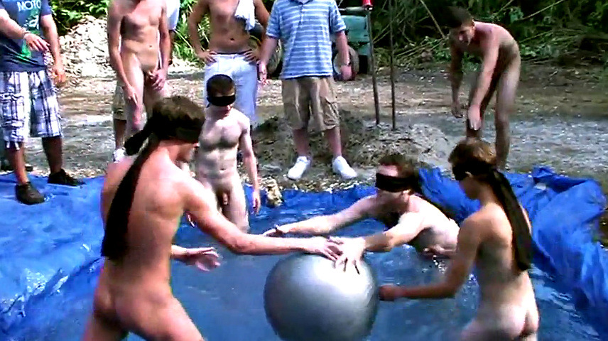 College stud sucks outdoors for fraternity ticket