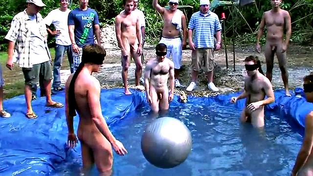 College stud sucks outdoors for fraternity ticket