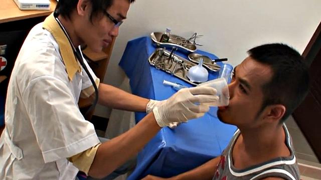 Sportive Asian twink fucked by doctor after check