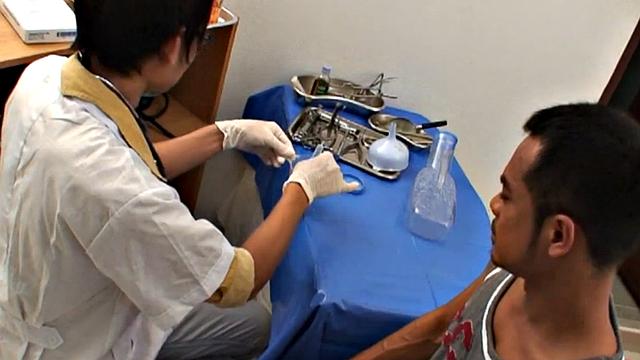 Sportive Asian twink fucked by doctor after check