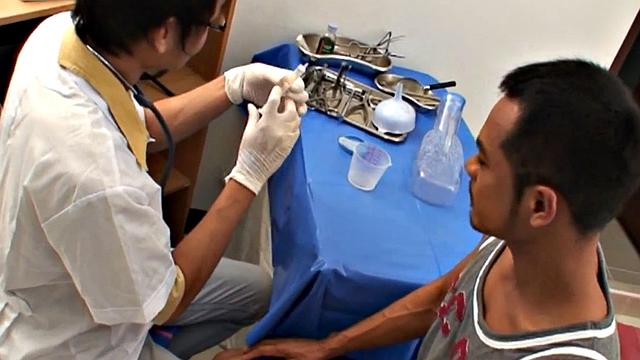 Sportive Asian twink fucked by doctor after check