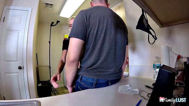 Семейка собралась - взрослые развлечения без стеснения, часть первая.