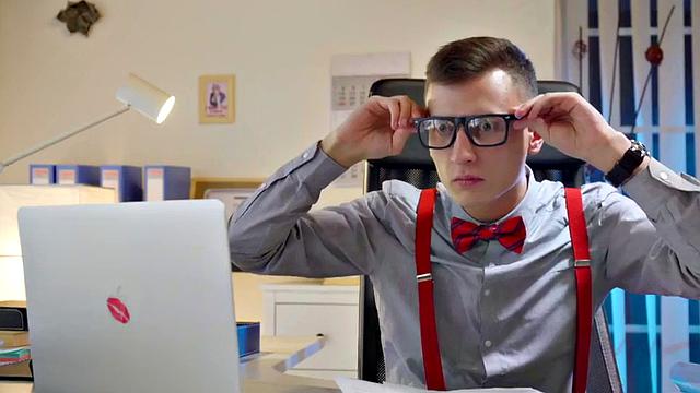 Secretary 21yo fucked by nice dick in wet pussy