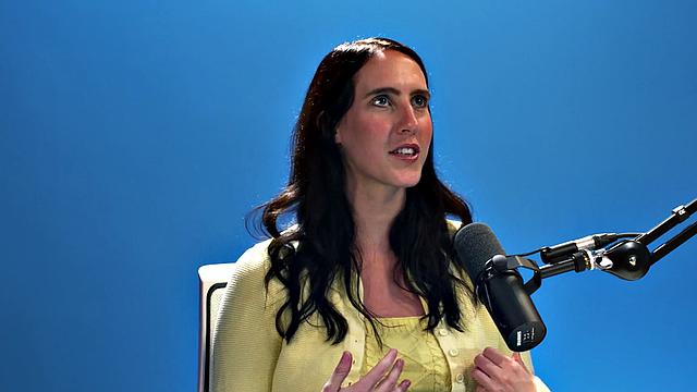 Sexual masturbating babe fingering solo