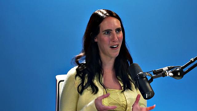 Sexual masturbating babe fingering solo