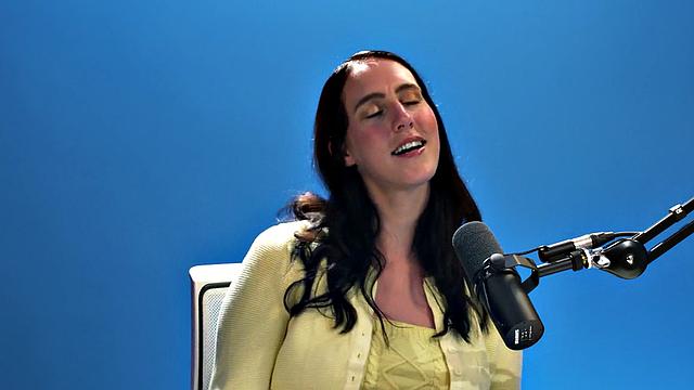 Sexual masturbating babe fingering solo