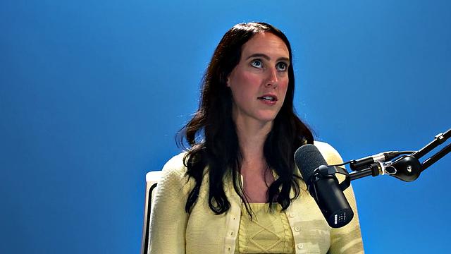 Sexual masturbating babe fingering solo