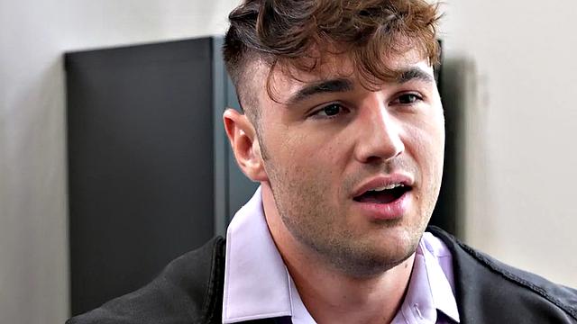 Mesmerized jock sucks and gets rimmed in office