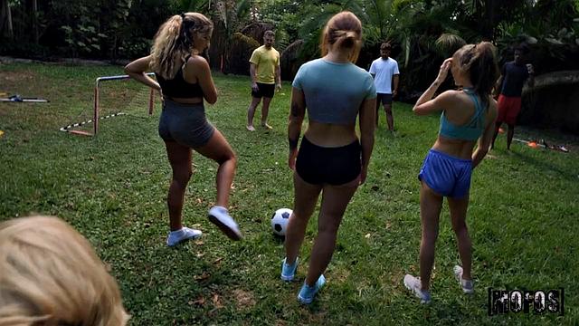 Callie Black, Victor Ray и Mimi Monet устраивают жаркий секс после тренировки в спортзале.