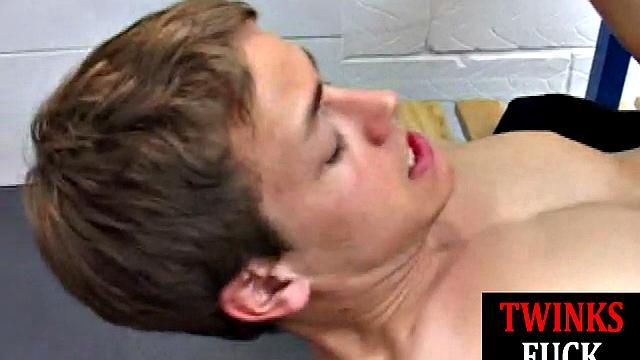 Athletic guy gives slim cocksucker a rough bareback in the bathroom