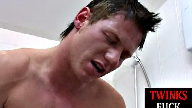 Athletic guy gives slim cocksucker a rough bareback in the bathroom