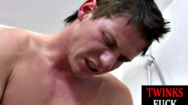Athletic guy gives slim cocksucker a rough bareback in the bathroom