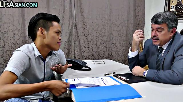 Amateur business DILF fucks skinny twink in office