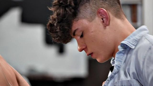 типа-натурал получает в зад и вдруг любит это