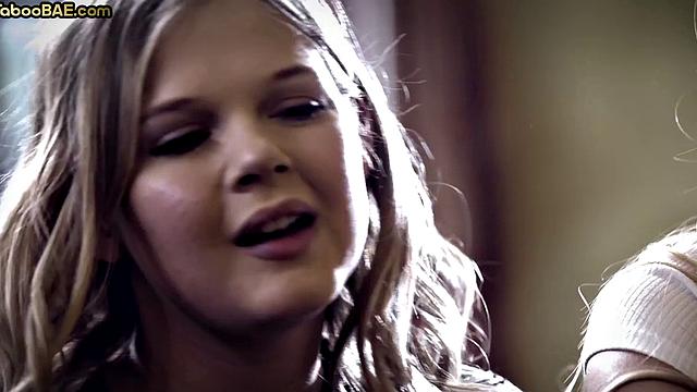 Stunning babes got their pounded in hot 3some