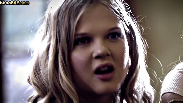 Stunning babes got their pounded in hot 3some