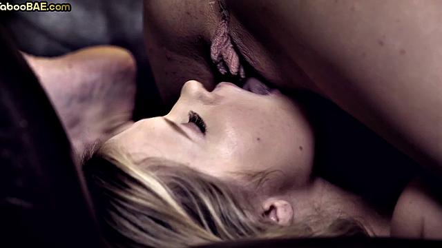 Stunning babes got their pounded in hot 3some