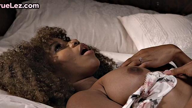 Sexy lez eats BFF lesbian pussy before eating her out